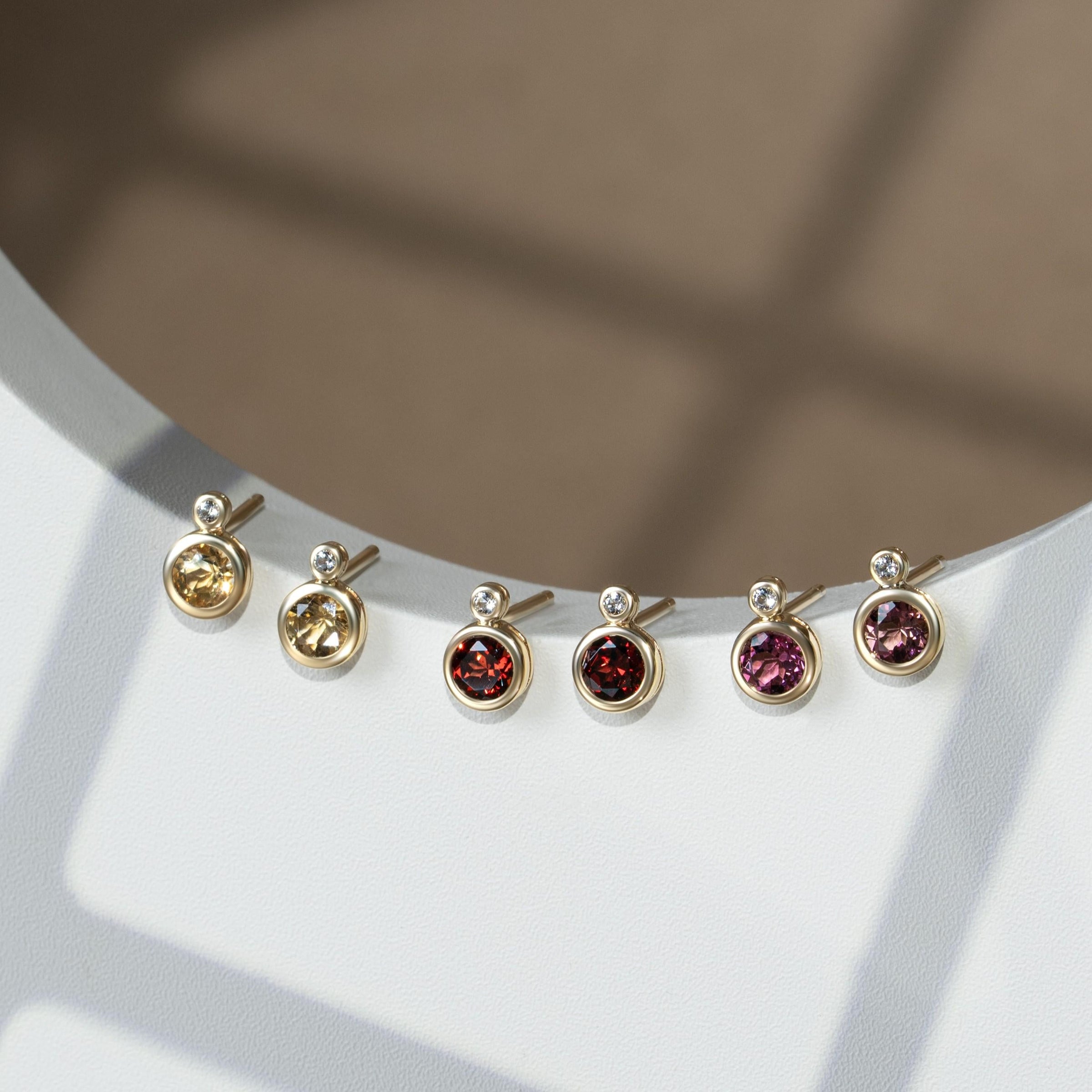 135E1920-08-Modern-Classic-9K-Yellow-Gold-Round-Garnet-&-Diamond-Stud-Earrings