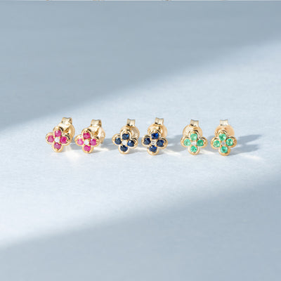 ต่างหูทองคำ 9K ประดับมรกต (Emerald) และเพชร (Diamond) ทรงดอกไม้ล้อมสไตล์คลาสสิก