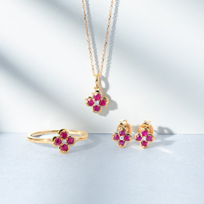 ต่างหูทองคำ 9K ประดับทับทิม (Ruby) และเพชร (Diamond) ทรงดอกไม้ล้อมสไตล์คลาสสิก